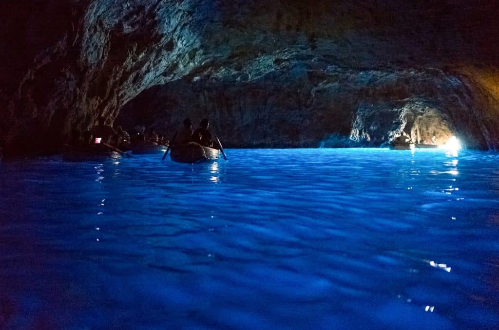 Modrá jeskyně (Grotta Azzurra) na Capri