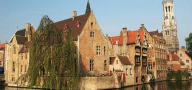 Bruggy - středověký dům na břehu kanálu