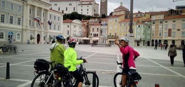 Cyklostezka Parenzana - Zastávka na Tartiniho náměstí v Piranu