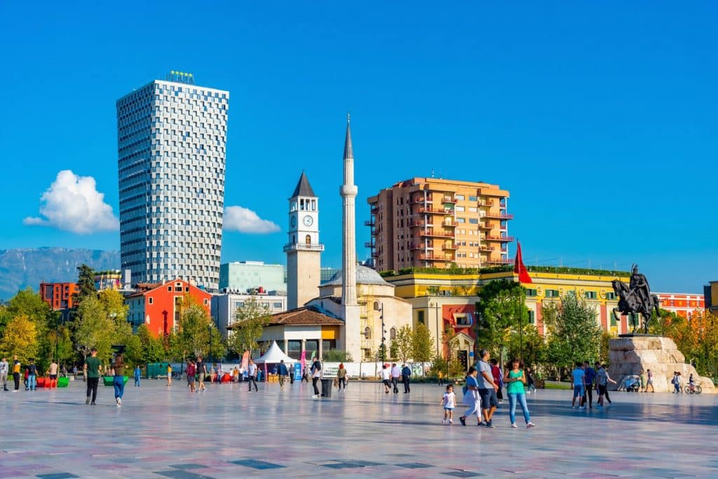 Tirana - jižní část Skanderbegova náměstí