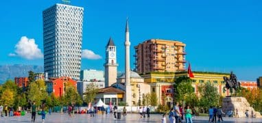 Tirana - jižní část Skanderbegova náměstí