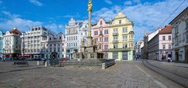 Plzeň - Barokní morový sloup v severozápadním rohu náměstí Republiky