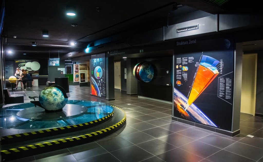 Techmania Science Centre v Plzni - pohled do expozice Vesmír v budově 3D planetária