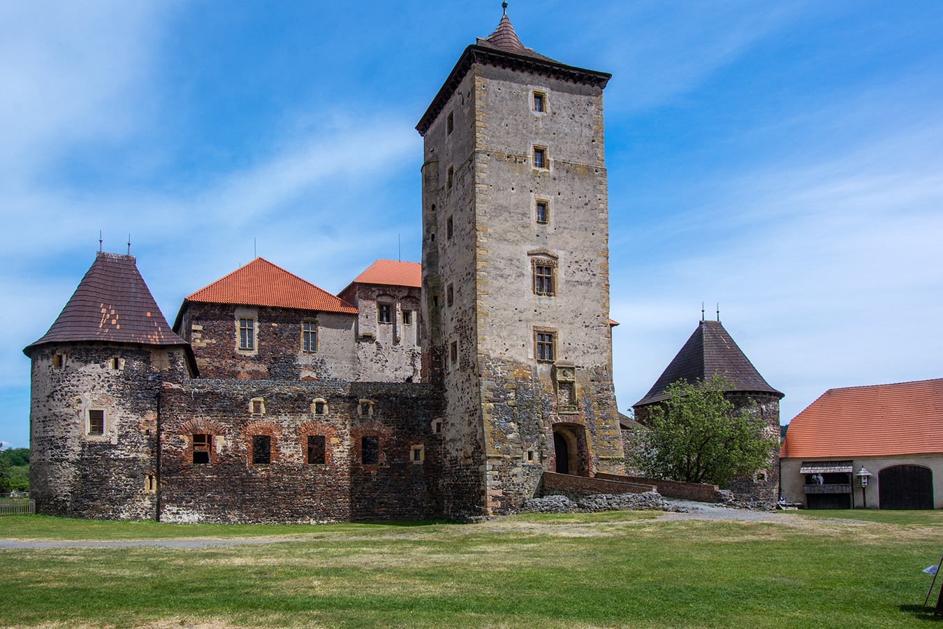 Hrad Švihov - západní průčelí s věží