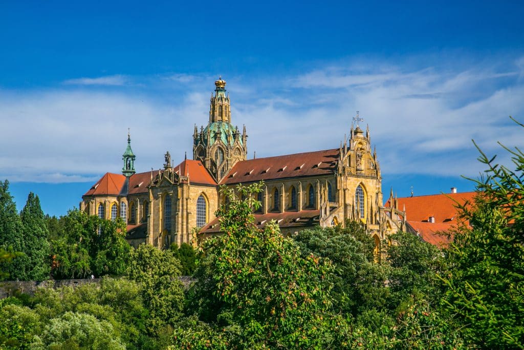 Benediktinský klášter Kladruby - pohled na kostel Nanebevzetí Panny Marie, sv. Wolfganga a sv. Benedikta od Jana Blažeje Santiniho-Aichela