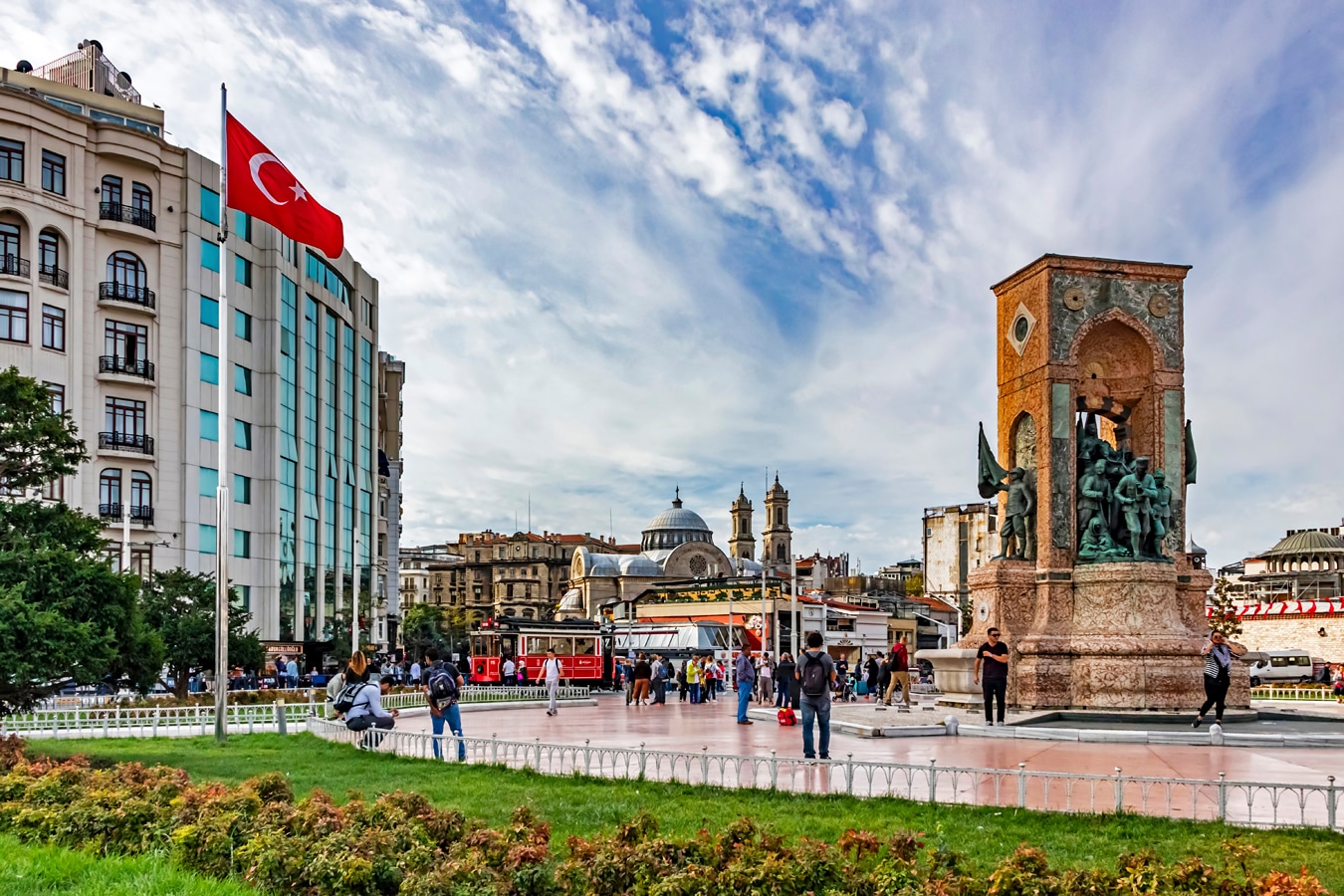 Beyoglu - námestí Taksim s Památníkem republiky