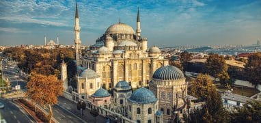 Istanbulské mešity - celkový pohled na Princovu mešitu od architekta Mimara Sinana