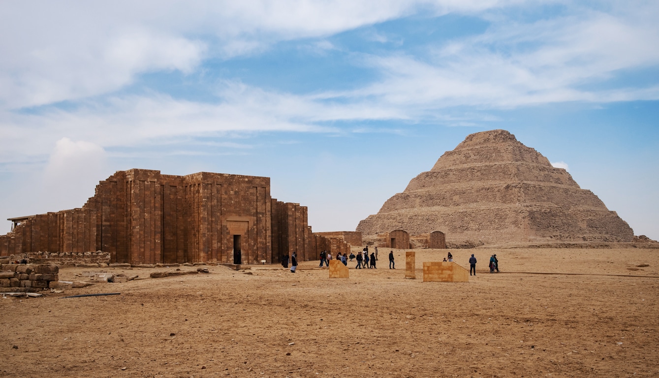 Egypt - Džoserův chrám a pyramida v Sakkáře