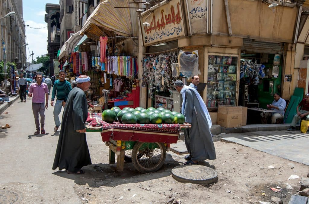 Káhira - obchodníci vezoucí melouny na trh