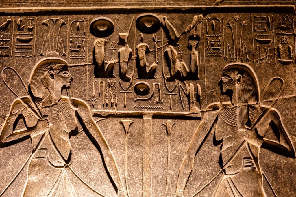 Hapi (reliéf z chrámu v Luxoru)