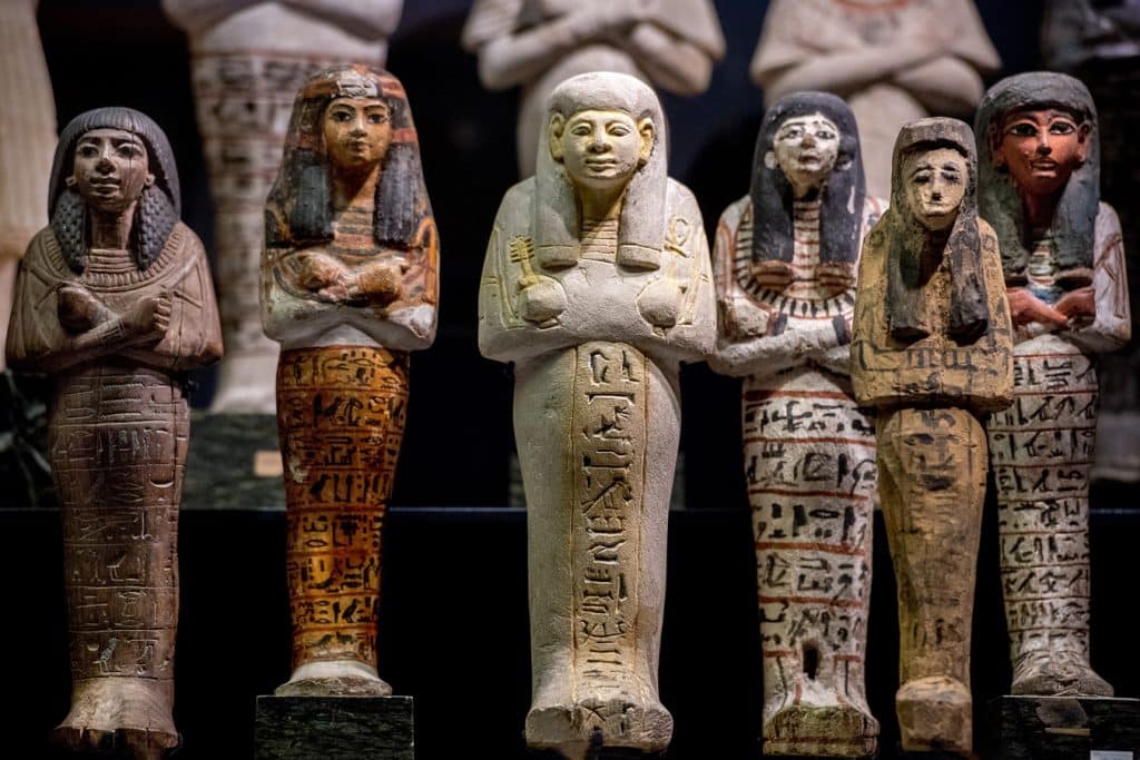 Umění starého Egypta - Vešebty - sošky v podobě stojící mumie