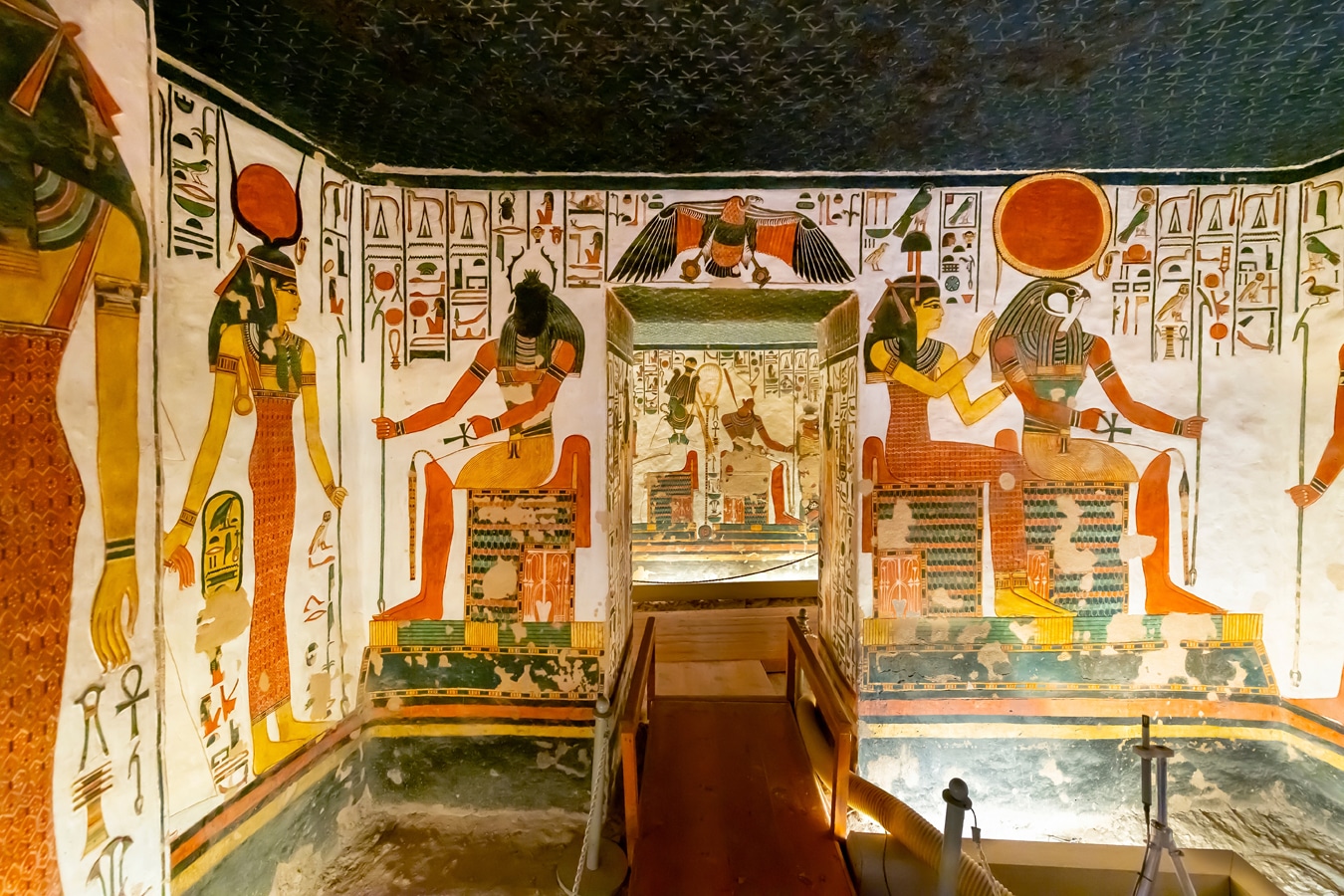 Théby (Veset) - nástěnné malby v hrobce královny Nefertari v Údolí královen