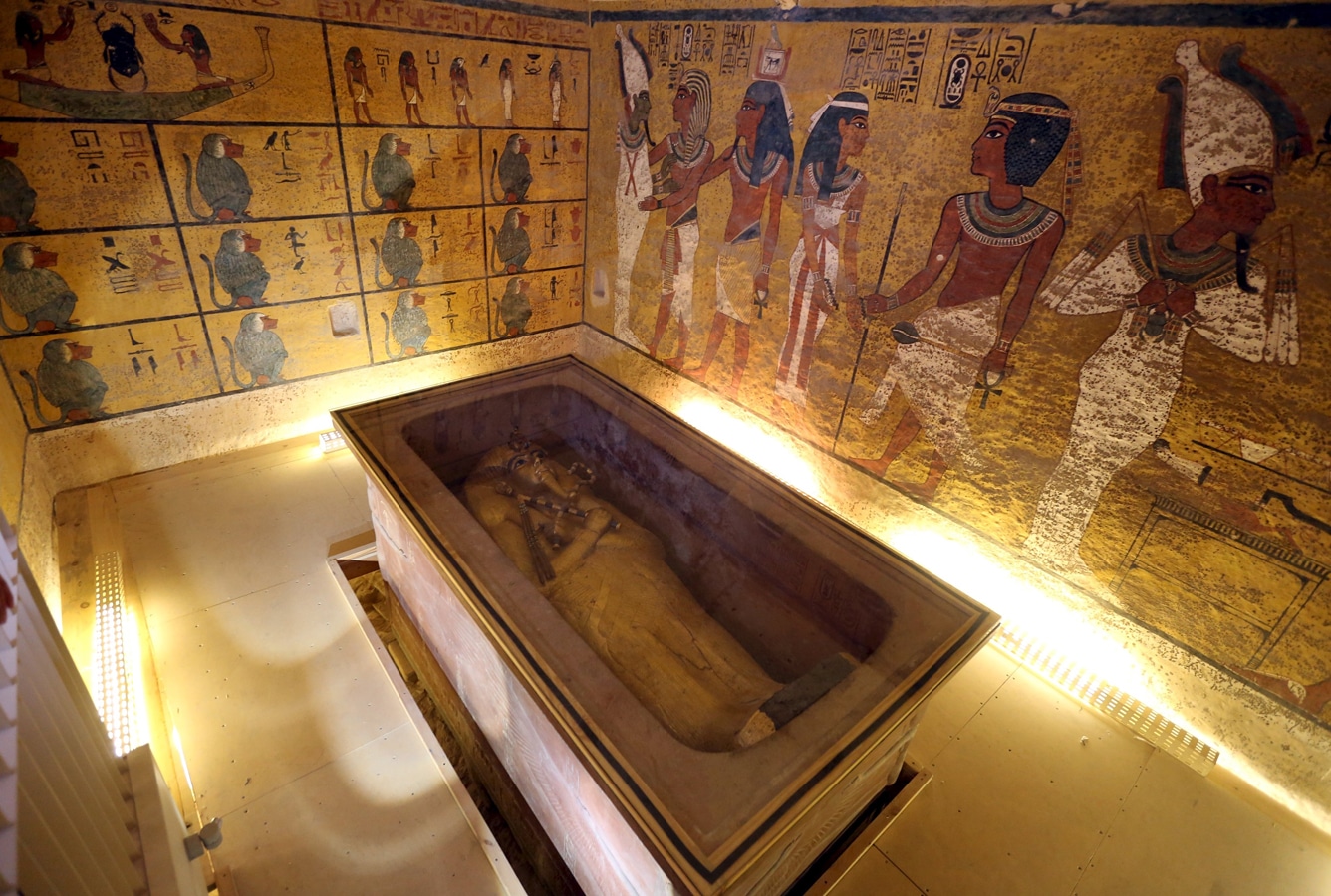 Umění starého Egypta - zrekonstruovaná pohřební komora krále Tutanchamona v Údolí králů 