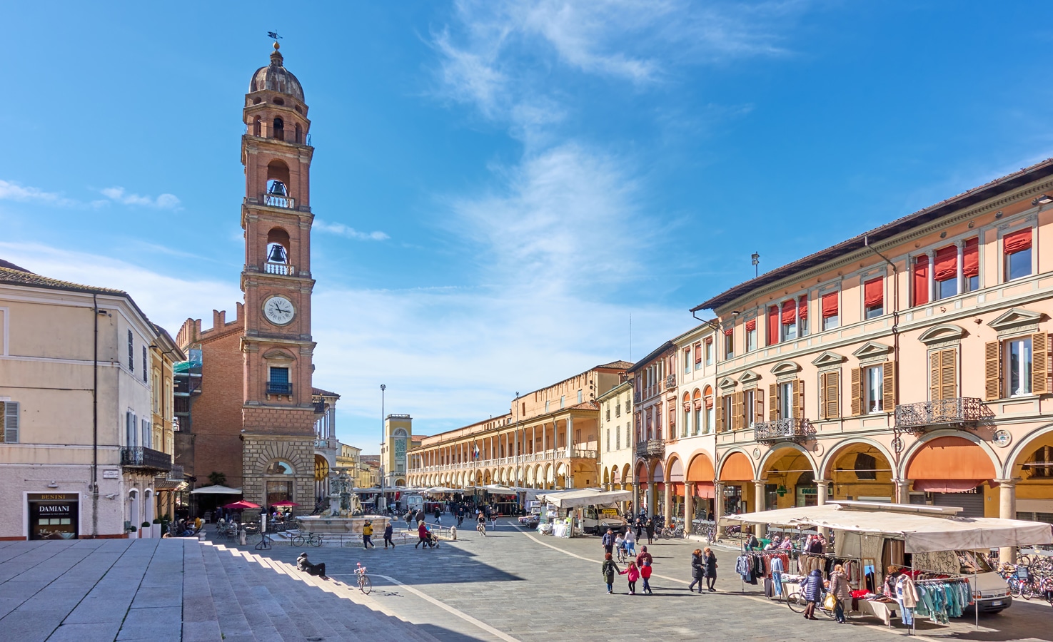 Faenza - náměstí se zvonicí