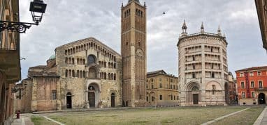Parma - Piazza Duomo – hlavní průčelí katedrály a baptisterium