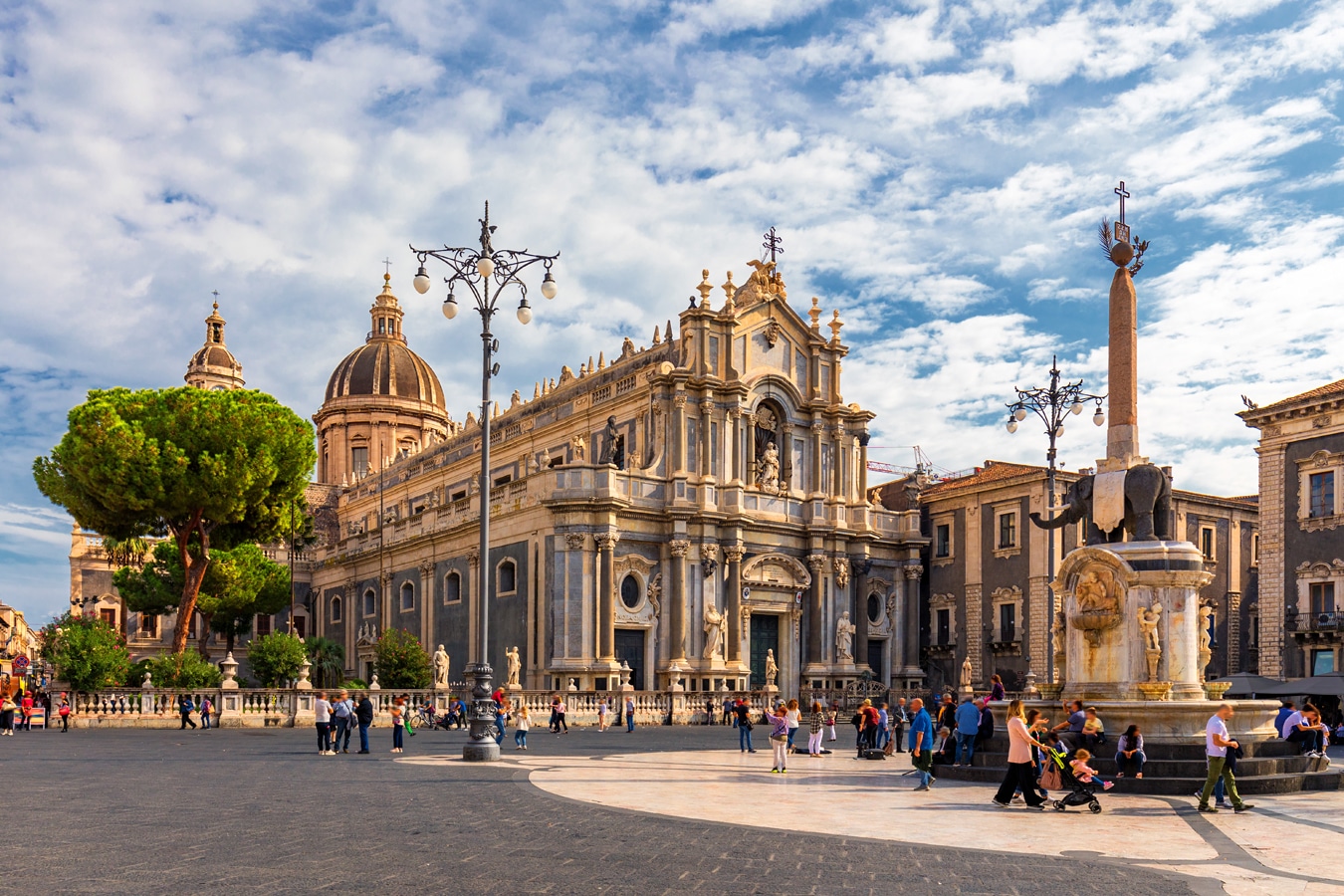 Katánie - Piazza del Duomo s katedrálou sv. Agáty a Sloní kašnou