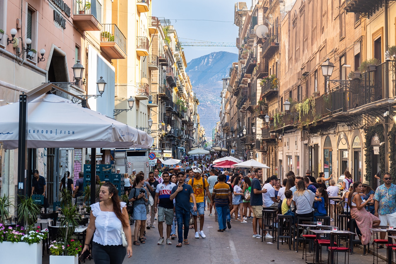 Palermo - Via Maqueda před svým vyústěním na Quattro Canti