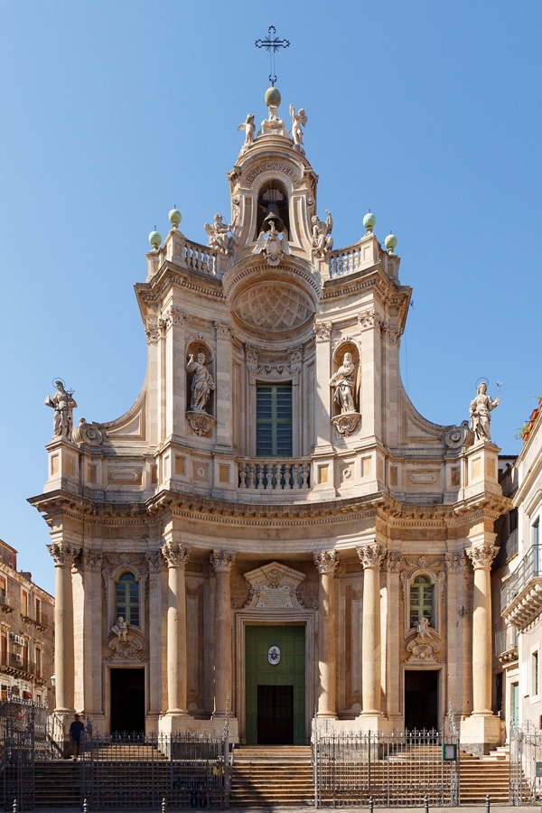 Baroko v Katánii - průčelí baziliky Collegiata