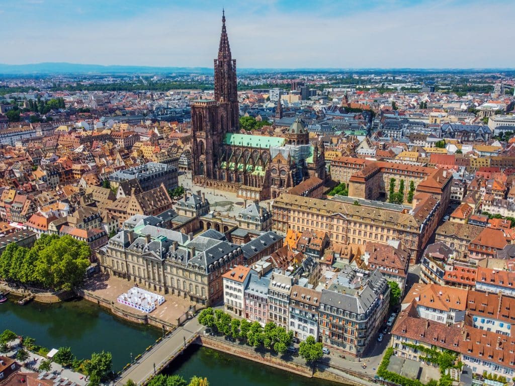 Historické centrum Štrasburku s katedrálou a palácem knížat-biskupů z rodu Rohanů