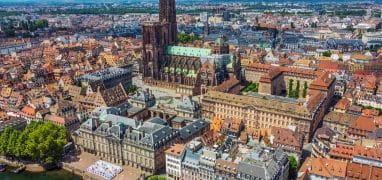 Historické centrum Štrasburku s katedrálou a palácem knížat-biskupů z rodu Rohanů