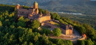 Hrad Haut Koenigsbourg ve Vogézách