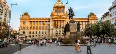 Národní muzeum při pohledu od Václavského náměstí