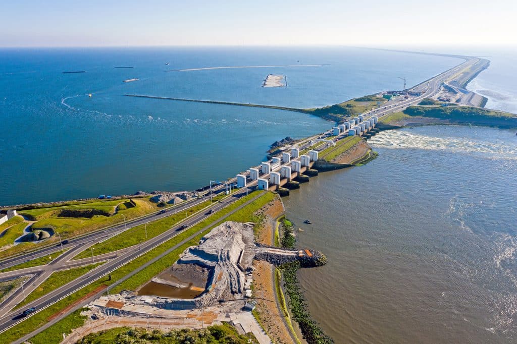 IJsselmeer - Afsluitdijk u fríského pobřeží