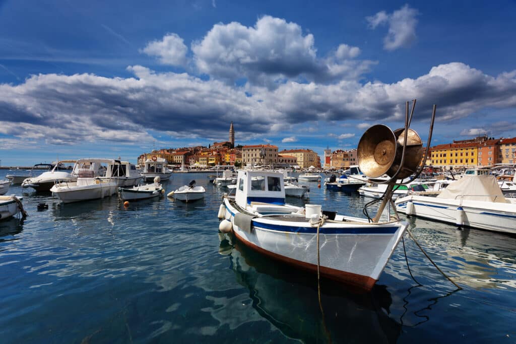 Čluny v přístavu Chorvatského města Rovinj