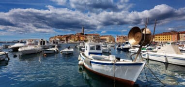 Čluny v přístavu Chorvatského města Rovinj