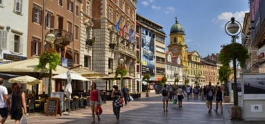 Rijeka - Pěší zóna Korzo s Hodinovou věží