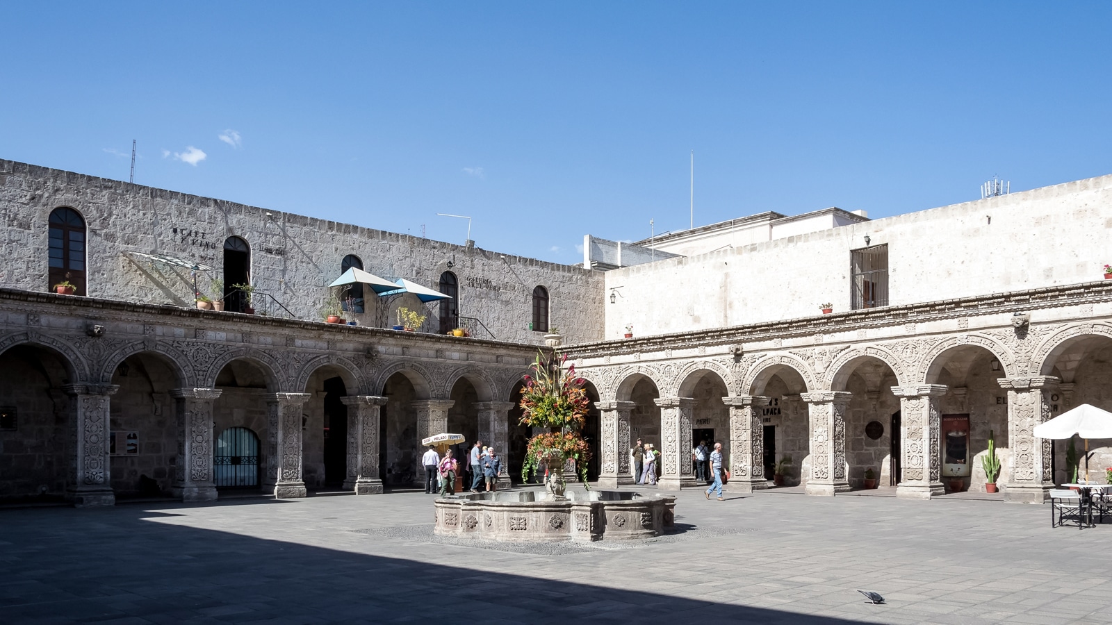 Arequipa - křížová chodba někdejšího jezuitského kláštera