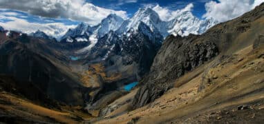 Průsmyk San Antonio v horském pásmu Cordillera Huayhuash v Peru
