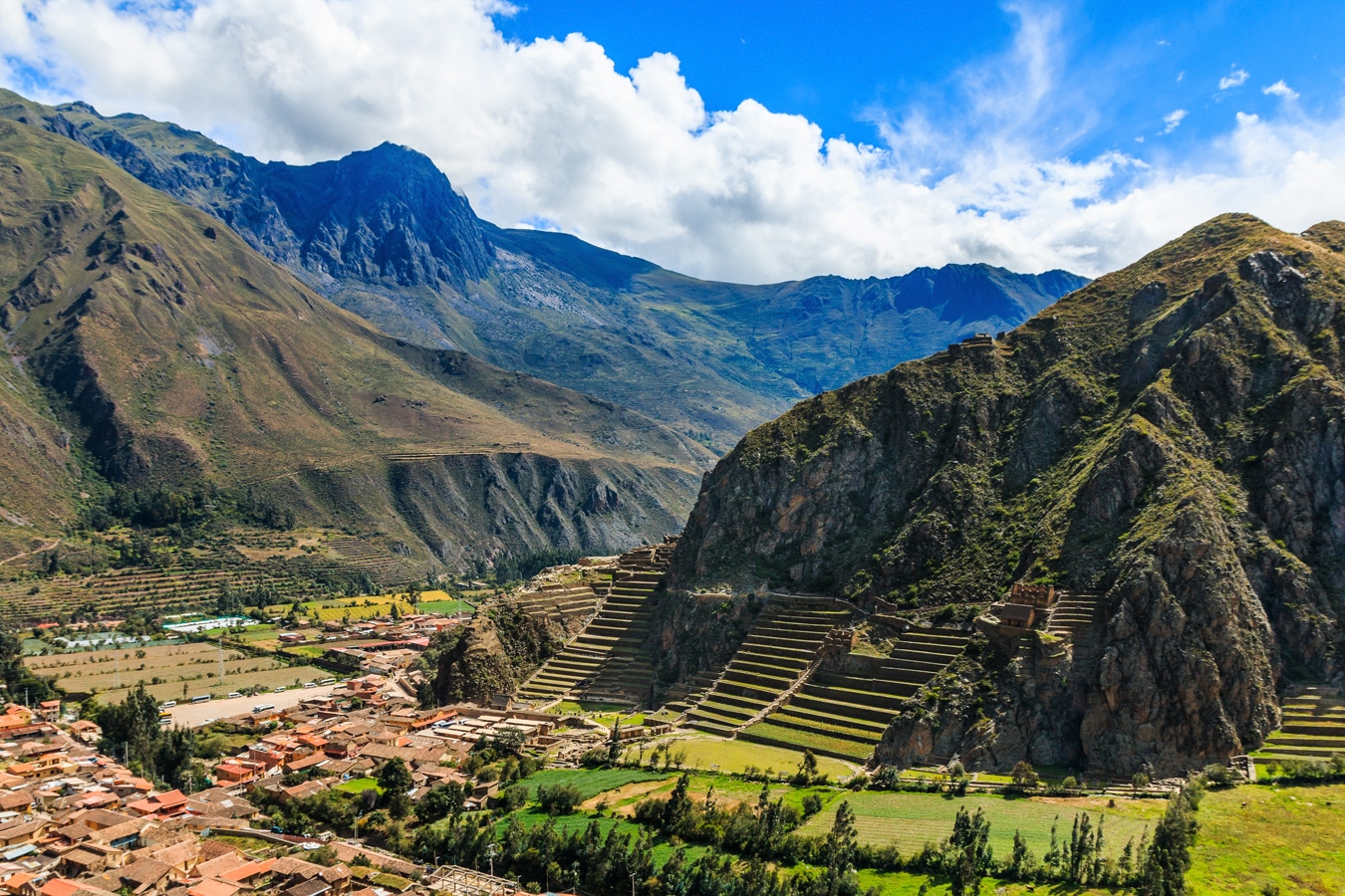 Posvátné údolí Inků -starobylé Ollantaytambo s terasami a chrámovým vrchem