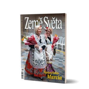 Murcia - ženy v tradičních krojích během Svatého týdne