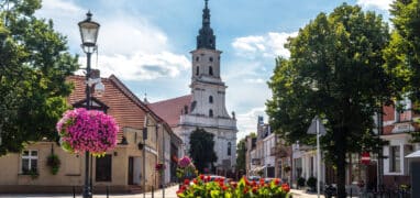 Hlavní náměstí s barokním kostelem Neposkvrněného početí Panny Marie ve velkopolském Wolsztynu