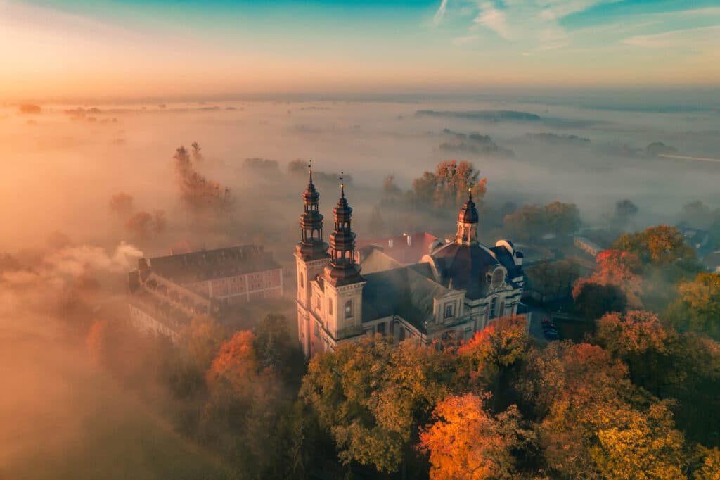 Letecký pohled na cisterciácké opatství Ląd na východě Velkopolska