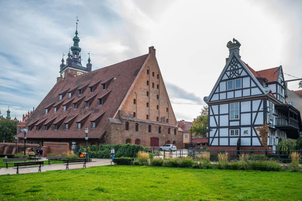 Muzeum jantaru v cihlovém Velkém mlýnu ze 14. století v Gdaňsku