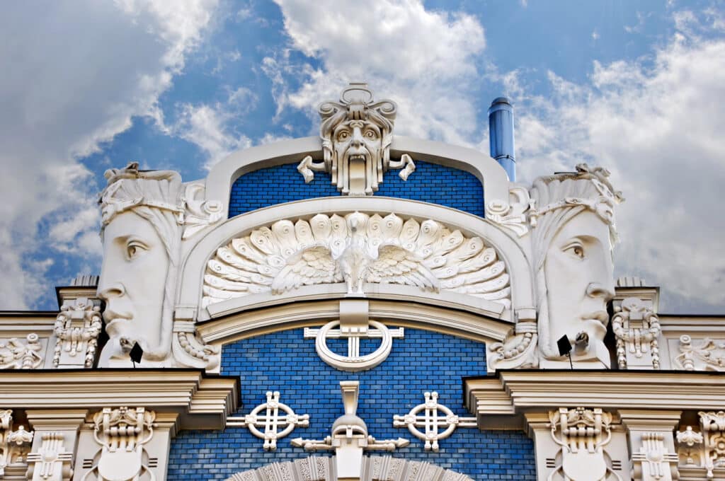 Riga - detail průčelí domu v Alžbětině ulici (Elizabetes iela) 10 b od Michaila Ejzenštejna