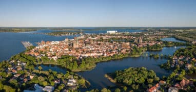 Celkový pohled na historické centrum Stralsundu