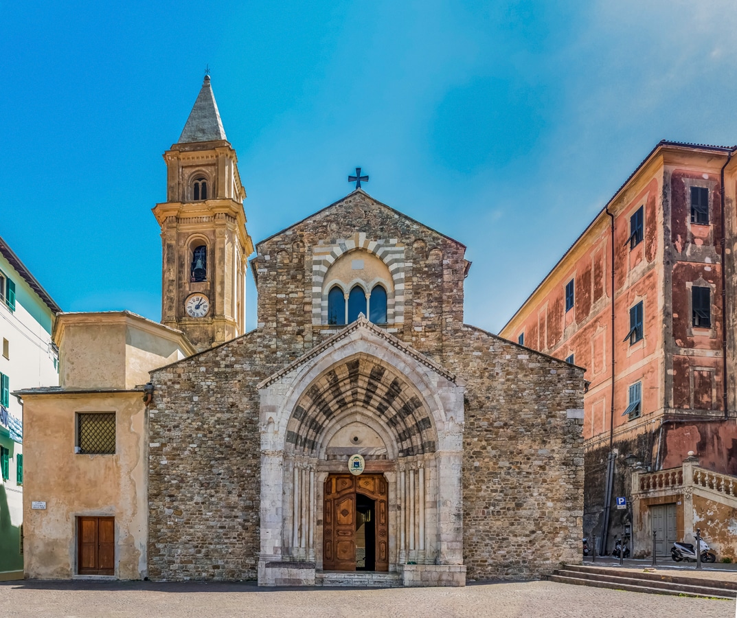 Ventimiglia - románská katedrála Nanebevzetí Panny Marie