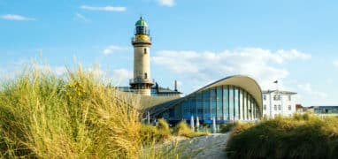 Sedmatřicet metrů vysoký maják ve Warnemünde z roku 1897 v Rostocku