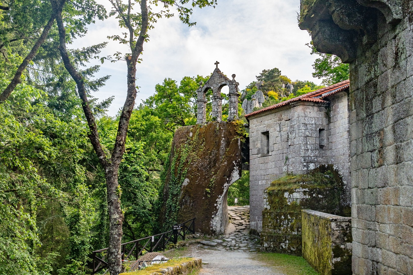 Ribeira Sacra - klášter San Pedro de Rocas