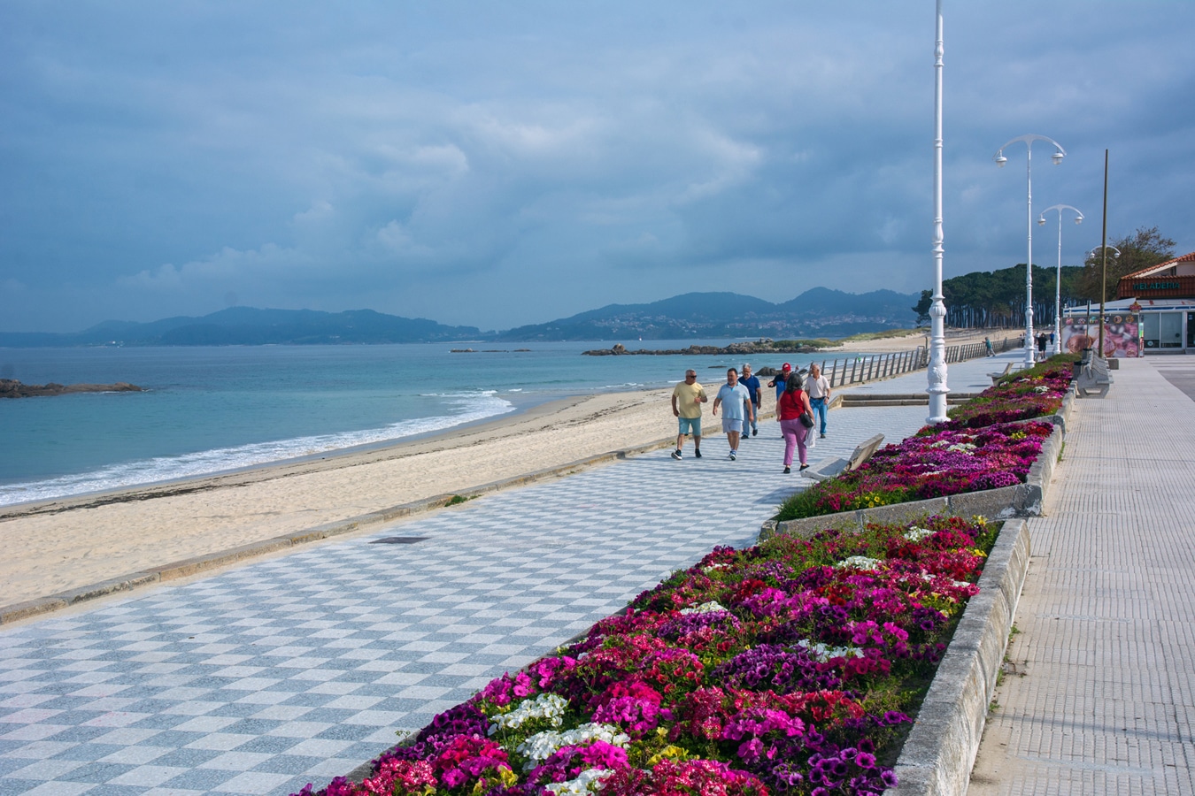Galicijské Vigo - promenáda podel moře