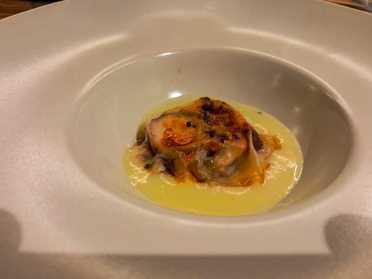 Gslicijská kuchyně - raviola s dušenou chobotnicí v rýžové omáčce