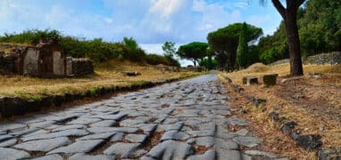Dlážděná cesta Via Appia Antica