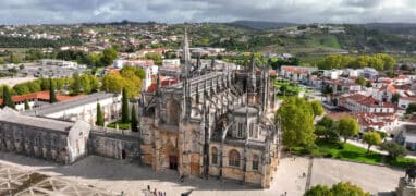 Celkový letecký pohled na klášter Batalha