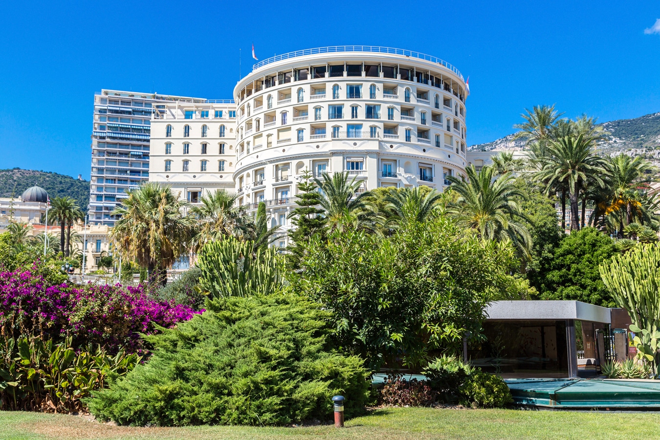 Zadní průčelí kasina v Monaku