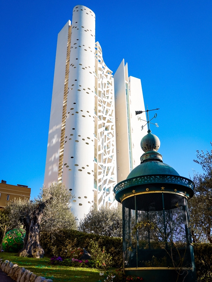 Obytný výškový dům Simona s luxusními apartmány v Monaku