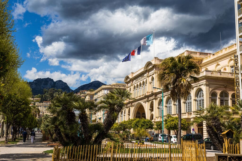 Palais de l’Europe v Mentonu, kde je uložena část Wundermanovy sbírky Cocteauových děl