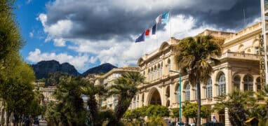 Palais de l’Europe v Mentonu, kde je uložena část Wundermanovy sbírky Cocteauových děl